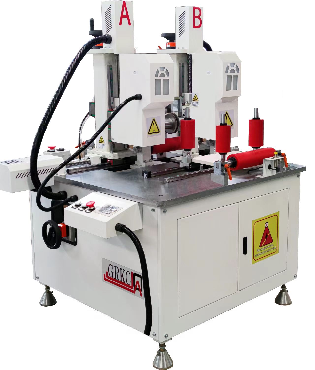 在隔熱斷橋鋁型材的生產(chǎn)過程中，設(shè)備的選擇直接影響生產(chǎn)效率和產(chǎn)品質(zhì)量